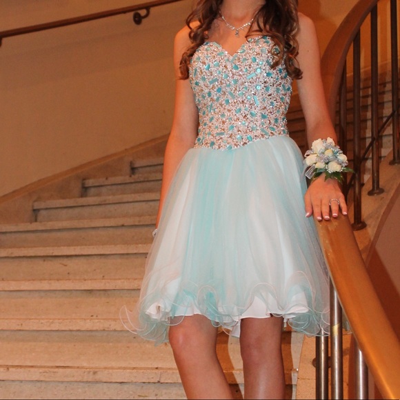 PROM DRESS - Picture 1 of 2